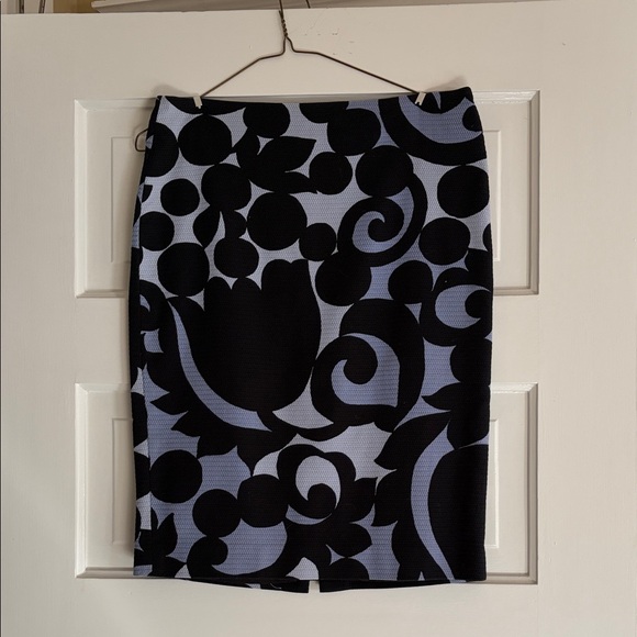Ann Taylor Dresses & Skirts - Ann Taylor Elegant Black and Purple Patterned Pencil Skirt